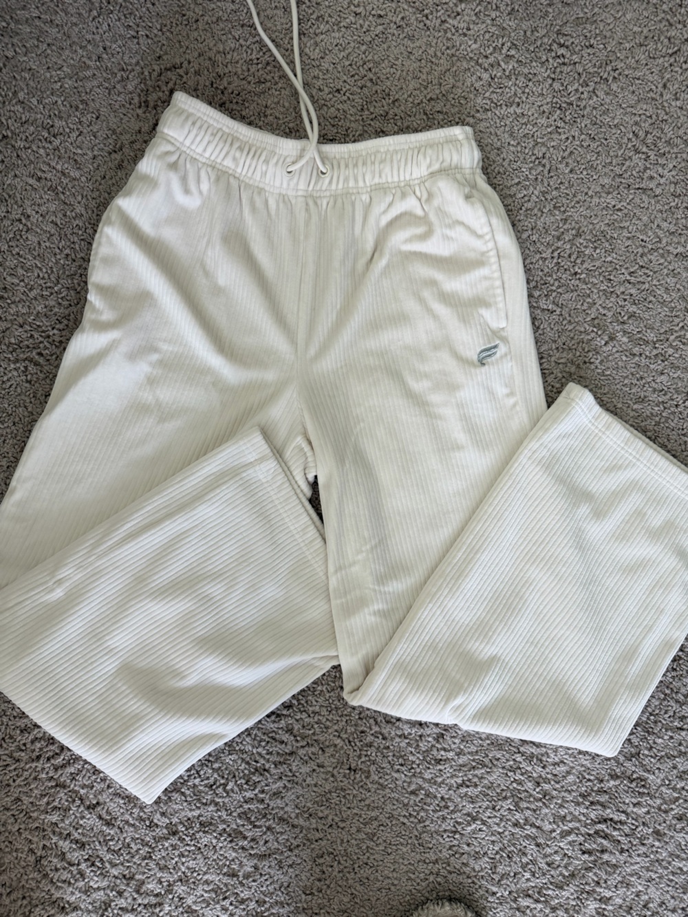 Fabletics sweatpants super soft. Only worn a few times. Selling matching jacket.